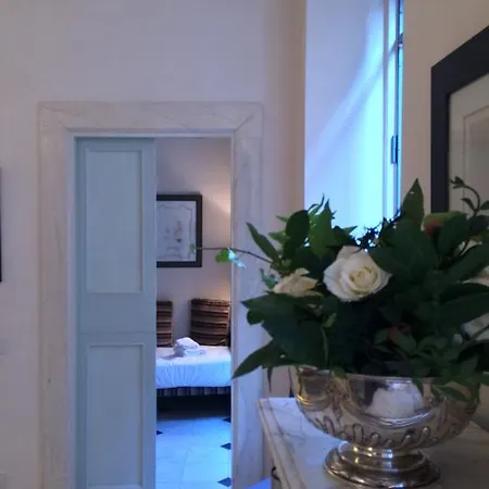 La Casa In Vetrina Apartment *