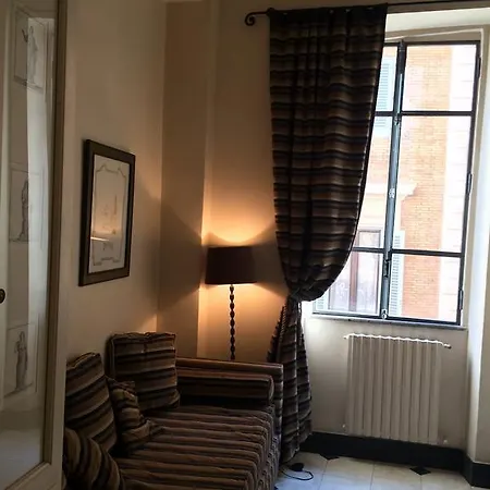 La Casa In Vetrina Rome